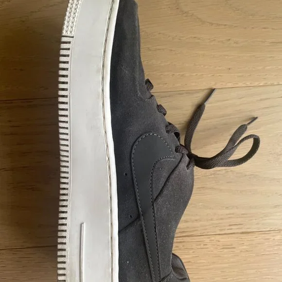 AirForce1 Platform - Picture 2 of 3